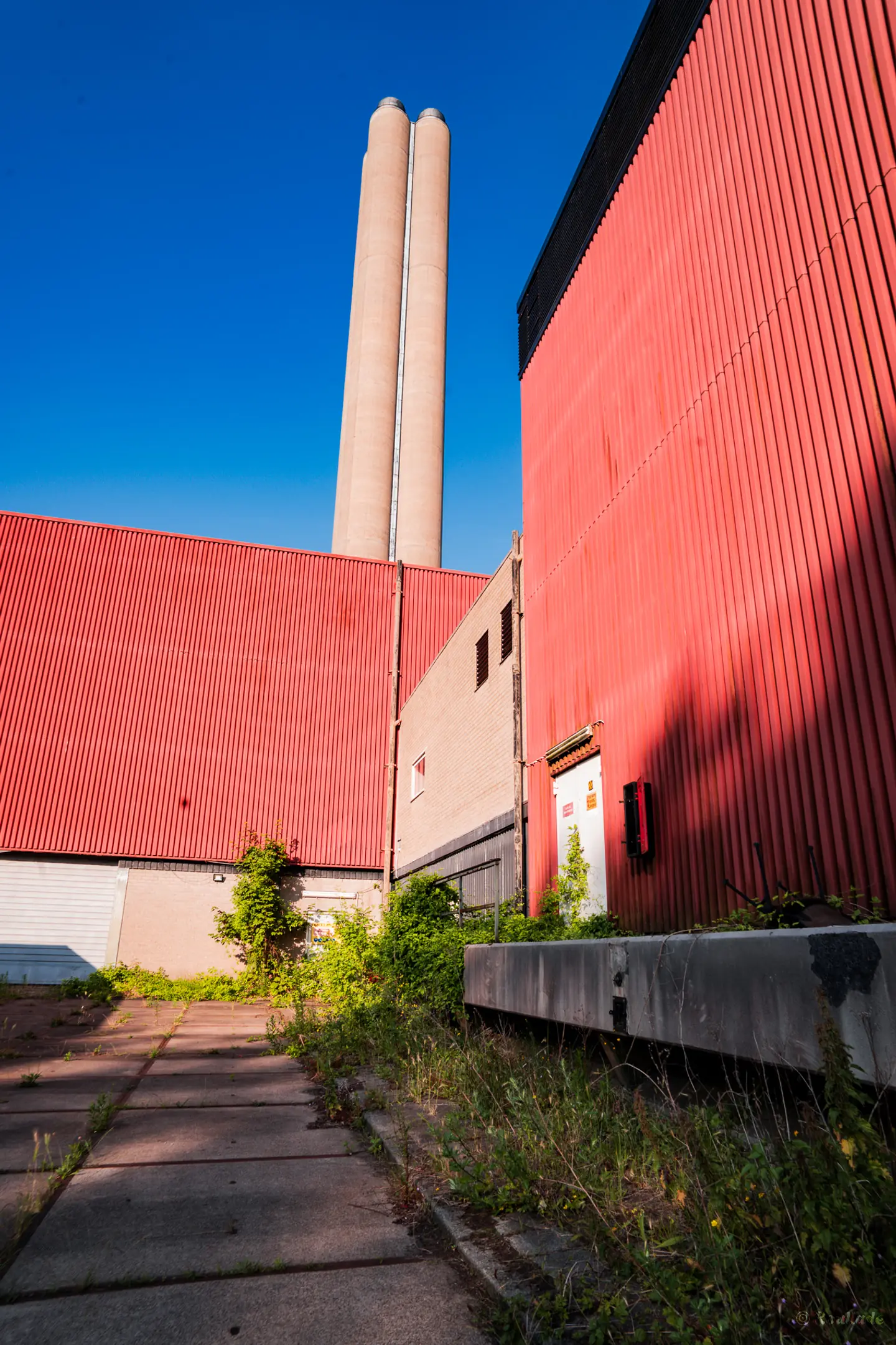 Media industriële schoorsteen in Delft