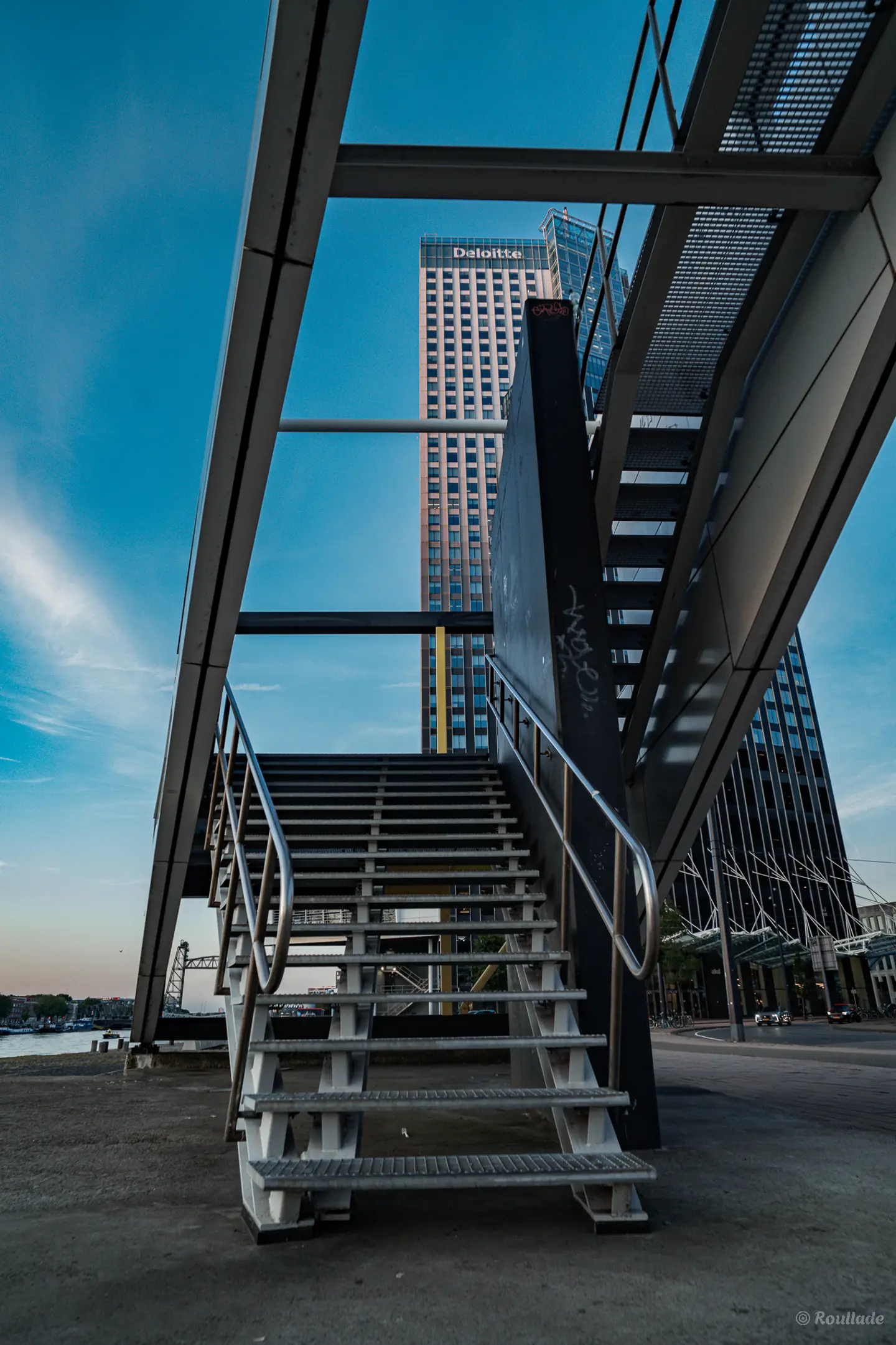 Media Witte overbruging in Rotterdam