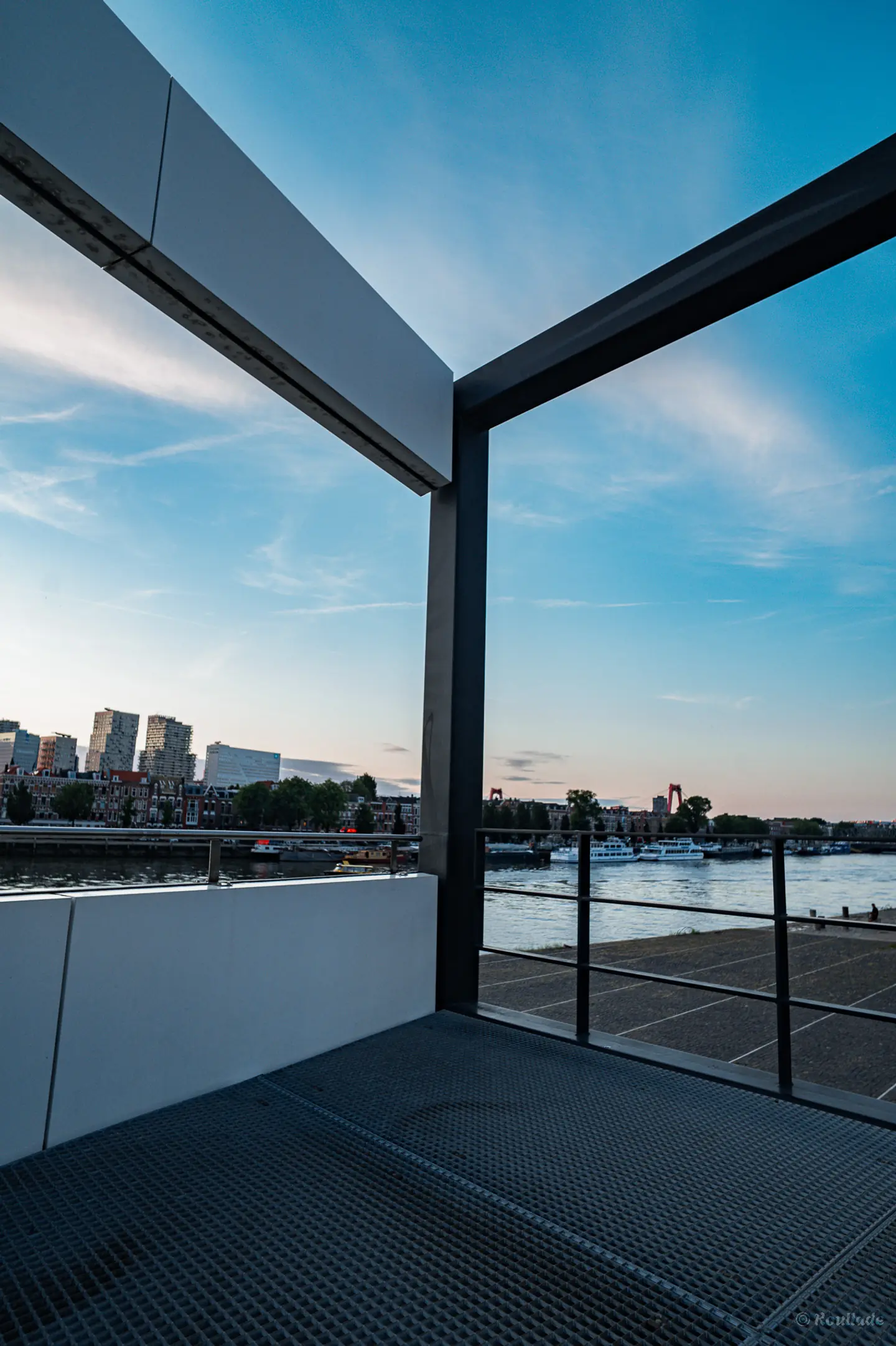 Media Witte overbruging in Rotterdam